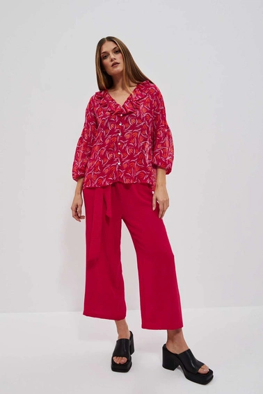 Koszula z falbaną na dekolcie