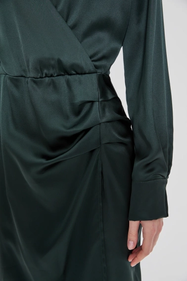 Sukienka z marszczeniem na biodrach zielona