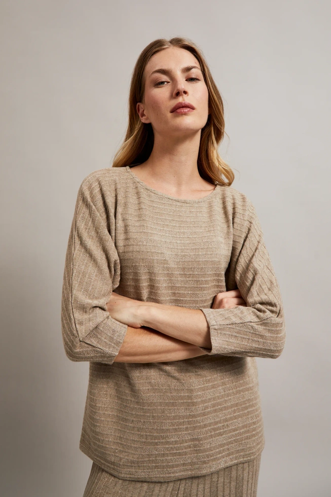 Sweter ozdobiony metaliczną nitką beżowy