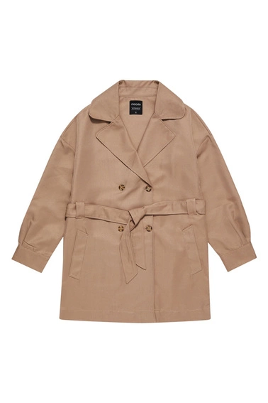 Trencz dwurzędowy z paskiem w kolorze beżowym