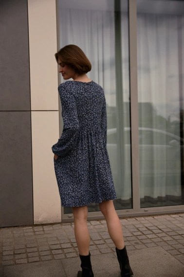 Sukienka w kwiatki granatowa