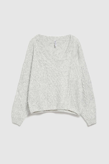 Sweter z dekoltem w serek szary