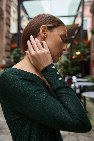 Sweter z metaliczną nitką zielony