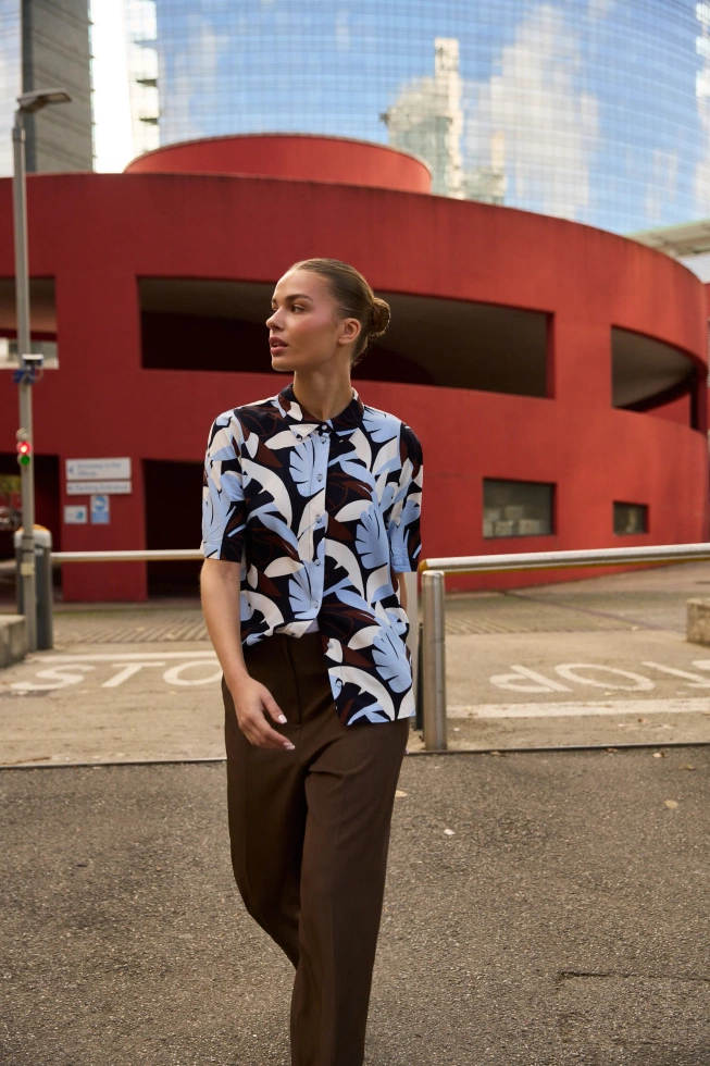 Wzorzysta koszula granatowa