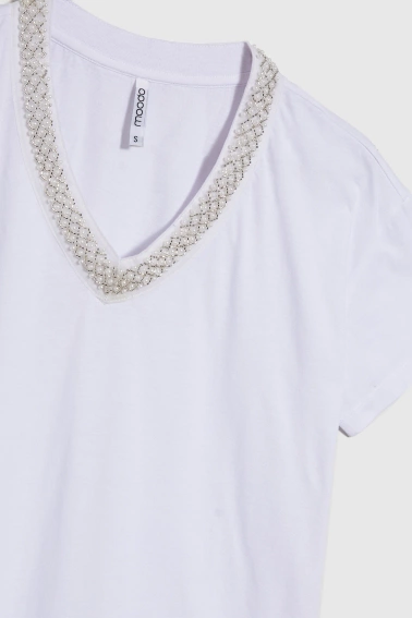 T-shirt z ozdobnym dekoltem biały 