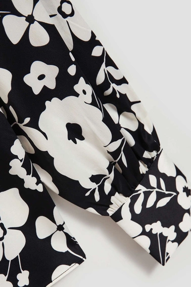 Koszula z kwiatowym printem i bufiastymi rękawami czarna