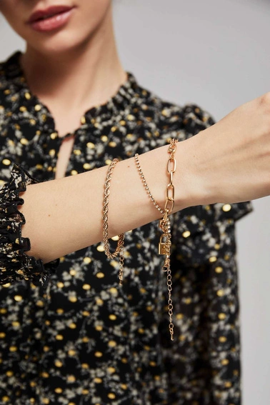 Ozdobne bransoletki o regulowanej długości