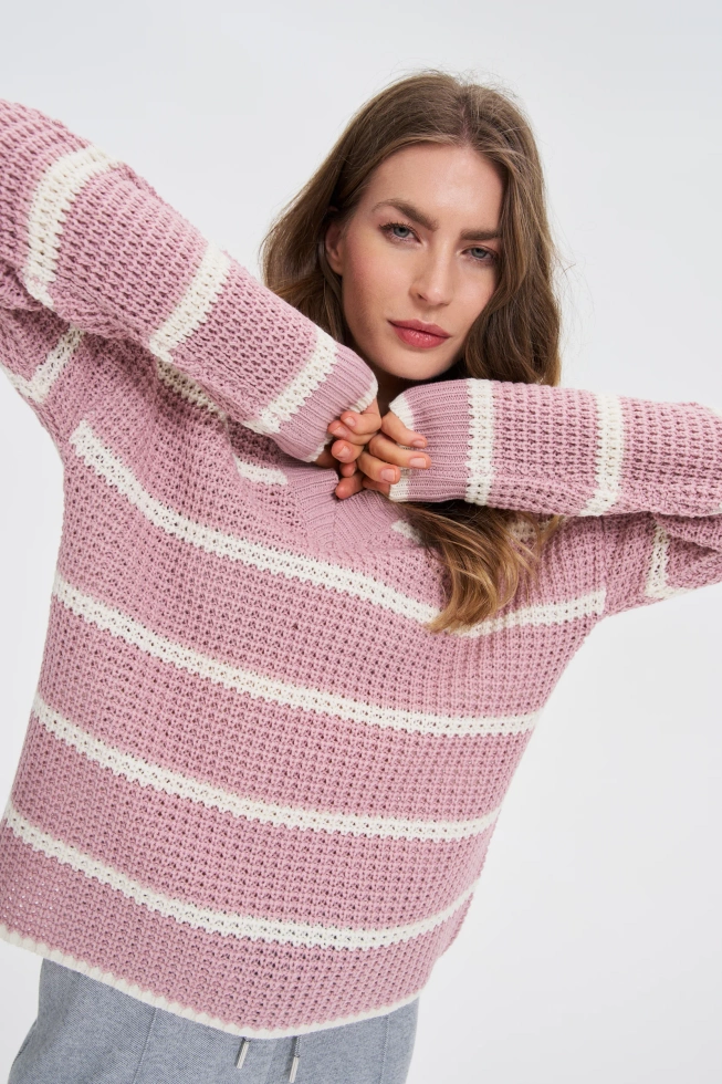 Sweter w paski różowy