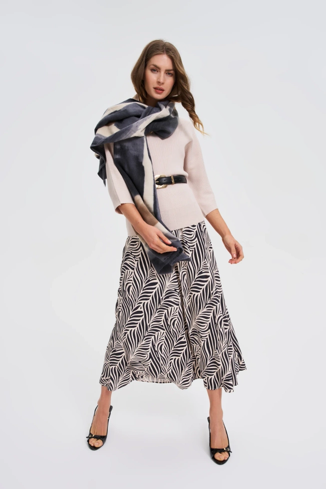 Wzorzysty szal ciemnoszary