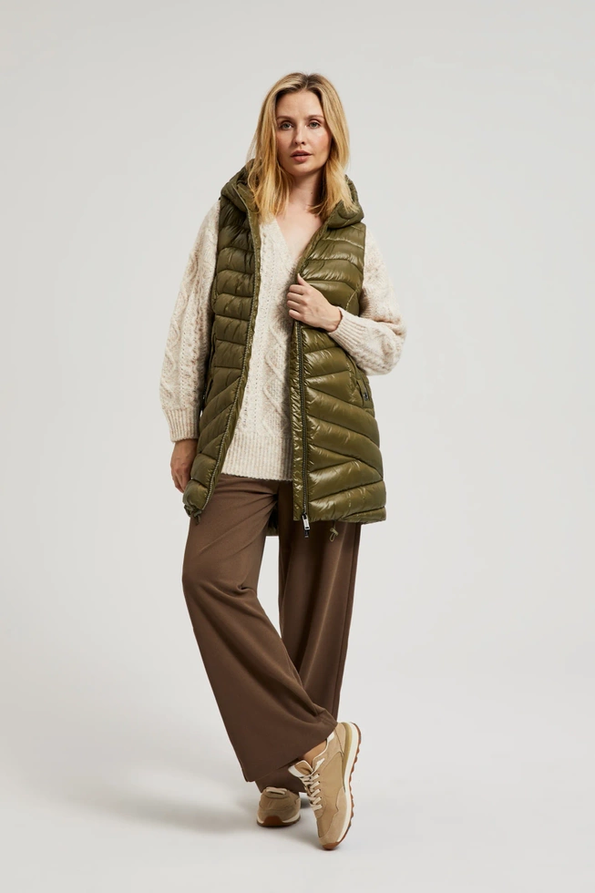 Pikowana kamizelka zapinana na zamek oliwkowa