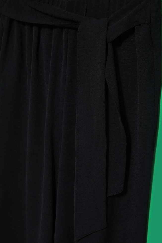 Spodnie z wiązaniem w pasie