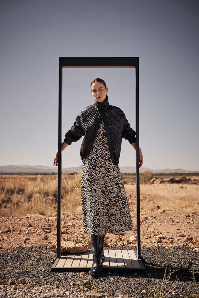 Krótka pikowna kurtka czarna