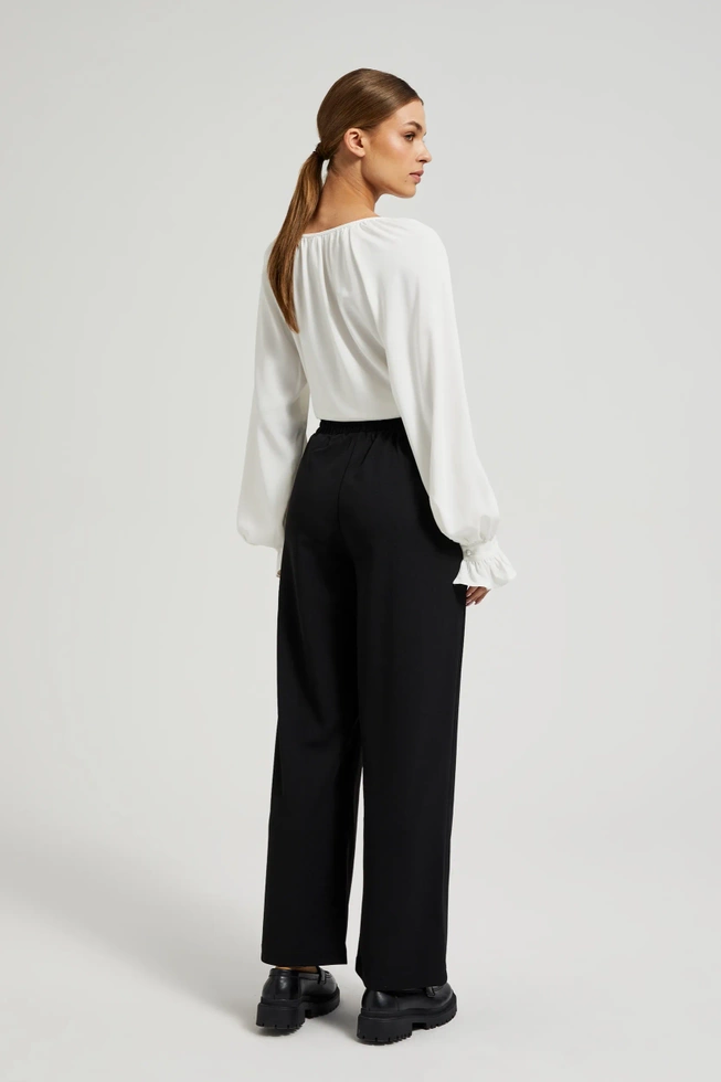 Eleganckie spodnie z szerokimi nogawkami i guzikami czarne