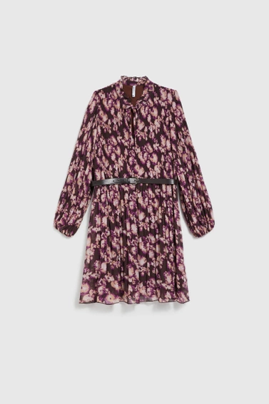 Plisowana sukienka z paskiem brązowa