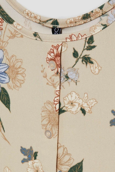 Top z kwiatowym printem