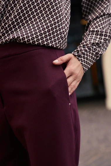 Gładkie spodnie burgundowe 