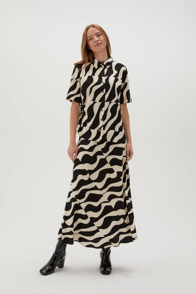 Wiskozowa koszula z krótkimi rękawami czarna