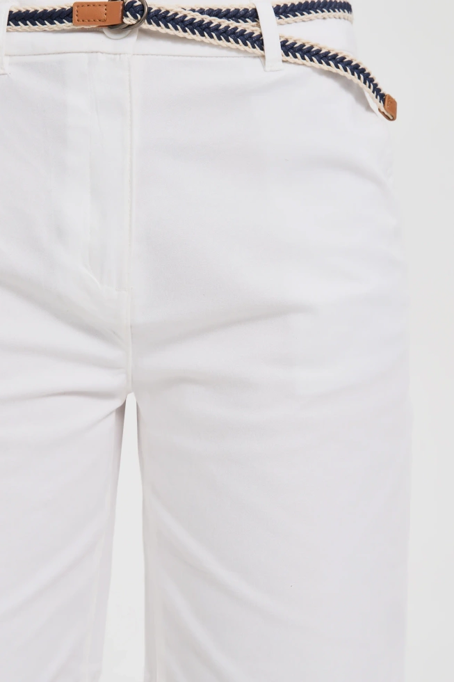 Bawełniane szorty z paskiem białe