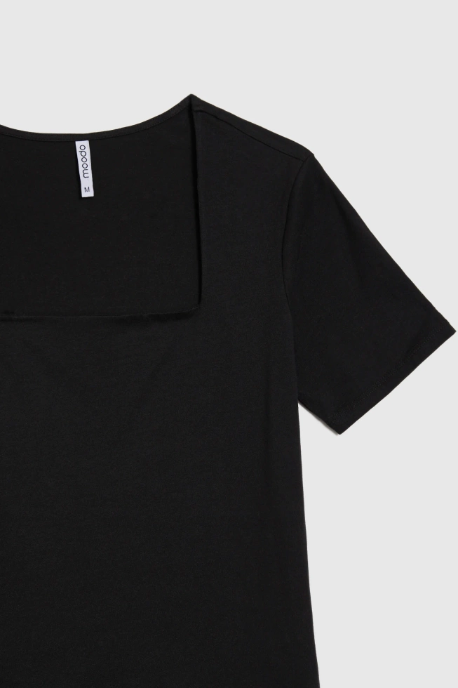 Bluzka z dekoltem karo czarna