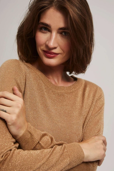 Sweter z metaliczną nitką i wiązaniem 