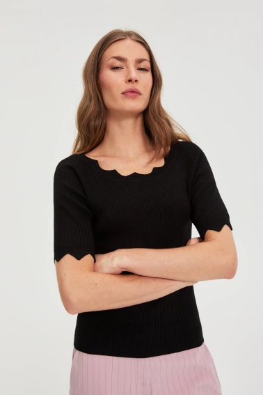 Dopasowany sweter czarny