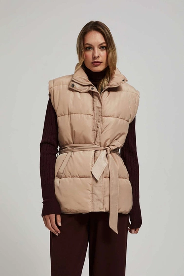 Pikowana kamizelka z paskiem