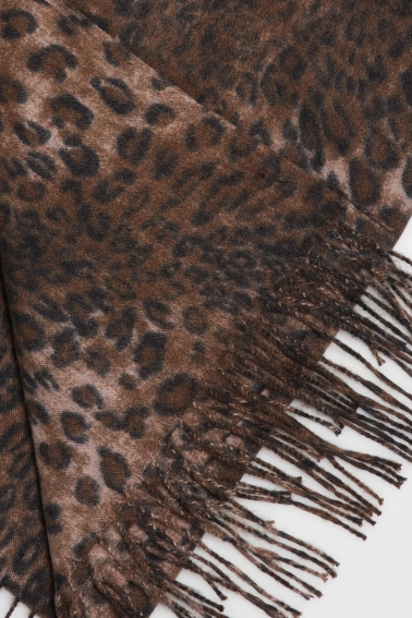 Szal w panterkę brązowy