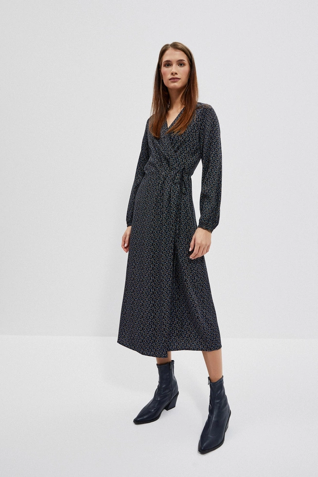 Sukienka midi wiązana w talii