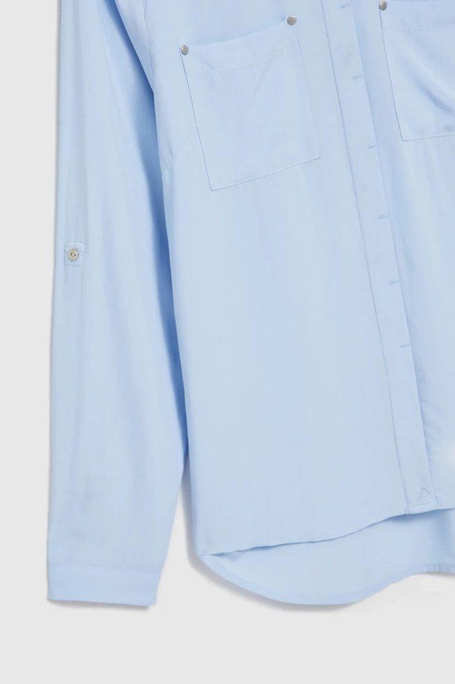 Wiskozowa koszula z kieszeniami blękitna