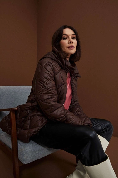 Pikowana kurtka brązowa