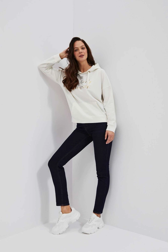 Bluza z kapturem i ozdobnym napisem perłowa