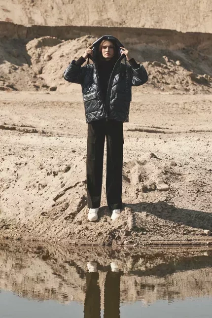 Metaliczna pikowana kurtka granatowa