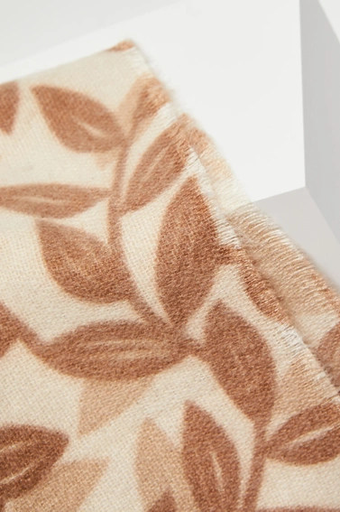 Szalik z wzorem kwiatów beżowy