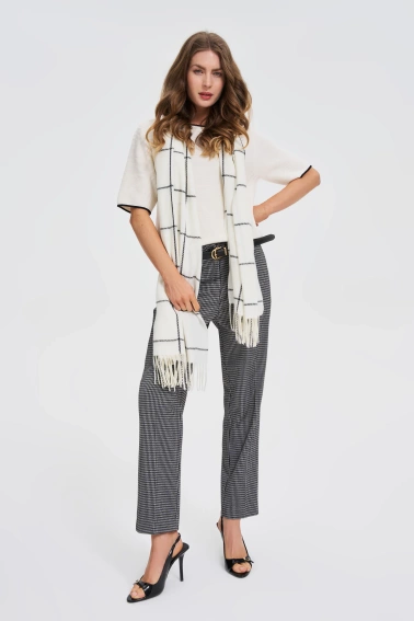 Szal w kratę biały