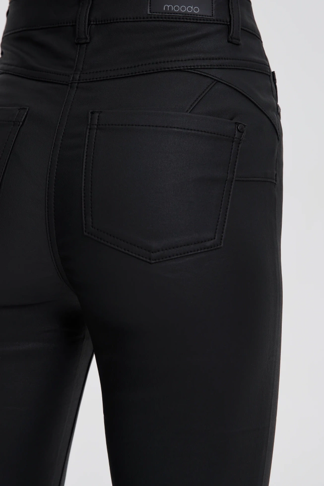 Woskowane spodnie czarne