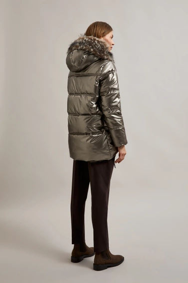 Metaliczna kurtka z futrzanym kapturem beżowa