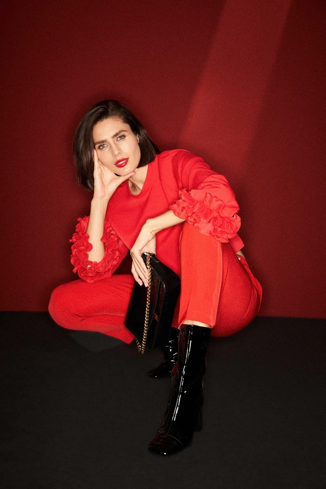 Koszula z falbanami na rękawach czerwona