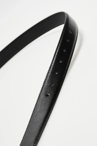 Pasek z ozdobną klamrą czarny