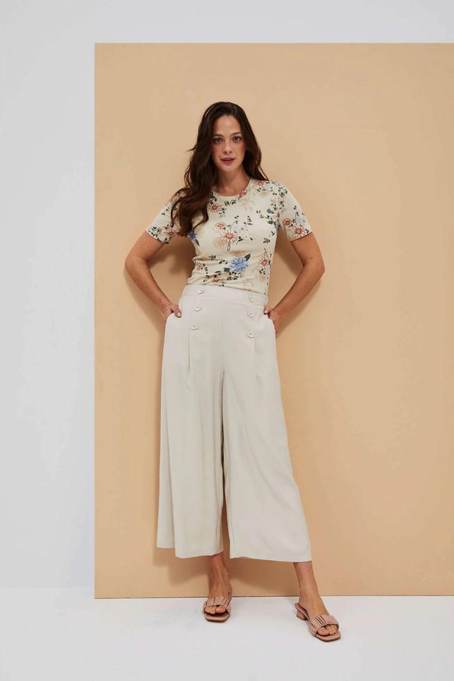 T-shirt z kwiatowym nadrukiem