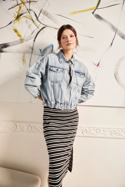 Jeansowa kurtka zapinana na zamek niebieska