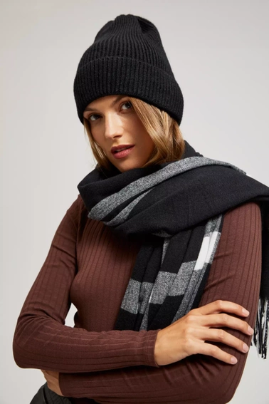 Prążkowana czapka czarna