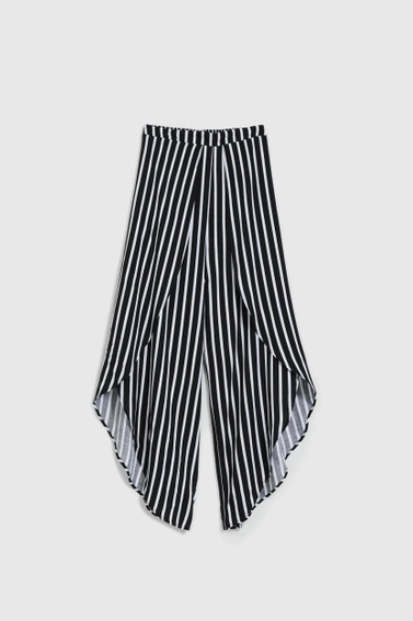 Spodnie w paski z rozcięciami czarno-białe