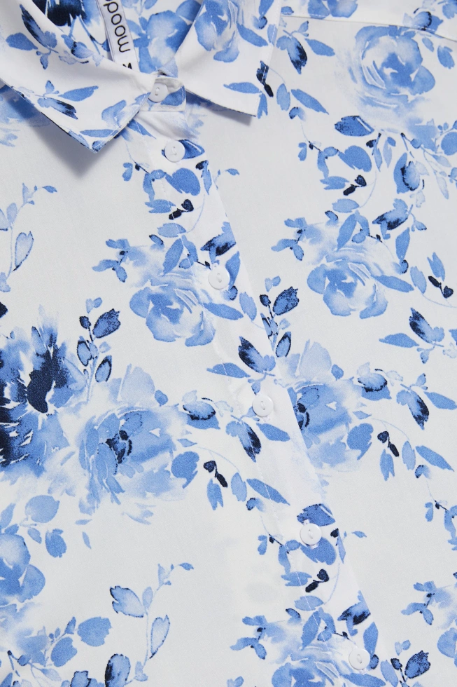 Wiskozowa koszula w kwiaty niebieska