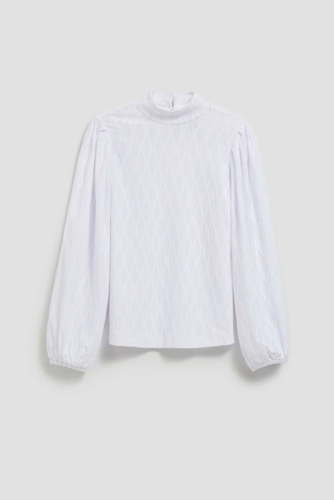 Bluzka z półgolfem i bufiastymi rękawami biała