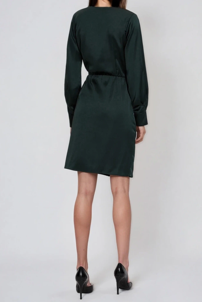 Sukienka z marszczeniem na biodrach zielona