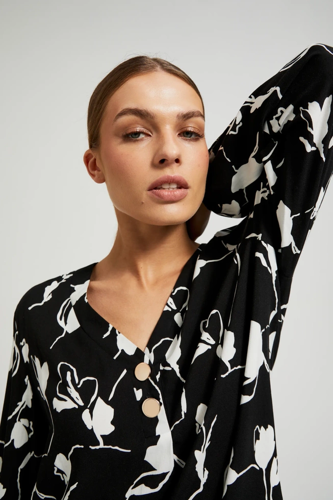 Koszula z nadrukiem kwiatów czarna