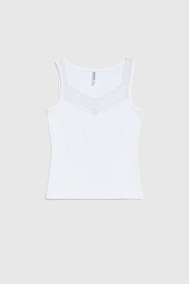 Top z koronkowym dekoltem biały