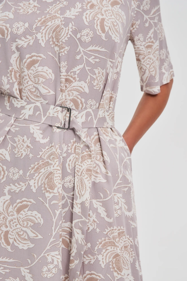 Wiskozowa sukienka z paskiem różowa