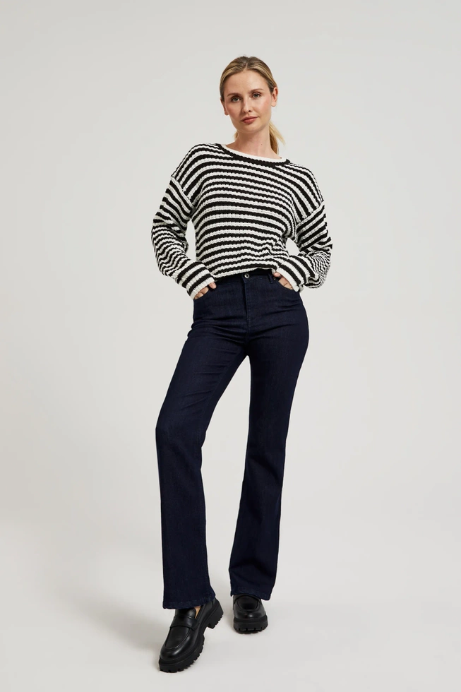 Krótki sweter w paski czarno-biały