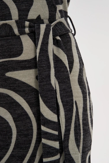 Dopasowana sukienka szara